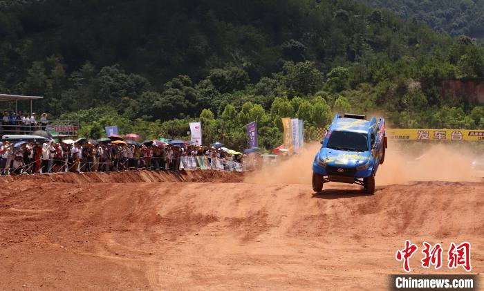 全国两百余名赛车手云集江西南康桐梓村 上演跨