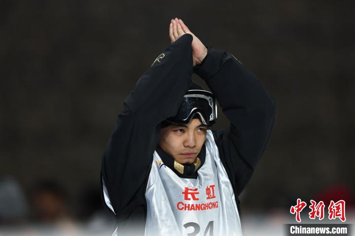 北京站滑雪大跳台世界杯收官：杨文龙摘铜，苏