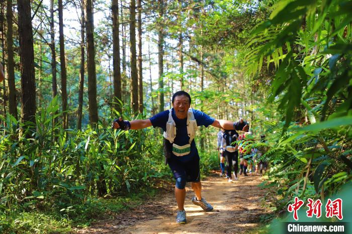 海峡两岸将乐100公里越野挑战赛开赛 台湾选手踊