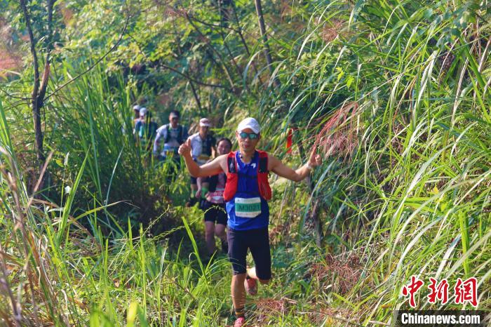 海峡两岸将乐100公里越野挑战赛开赛 台湾选手踊