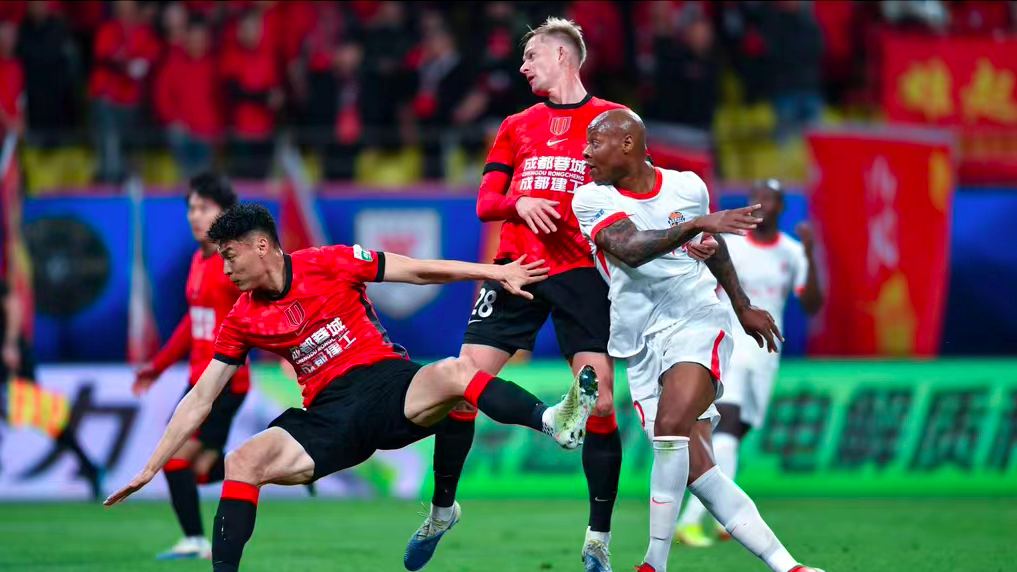 武磊伤愈复出8分钟双响助海港4-1胜青岛西海岸，