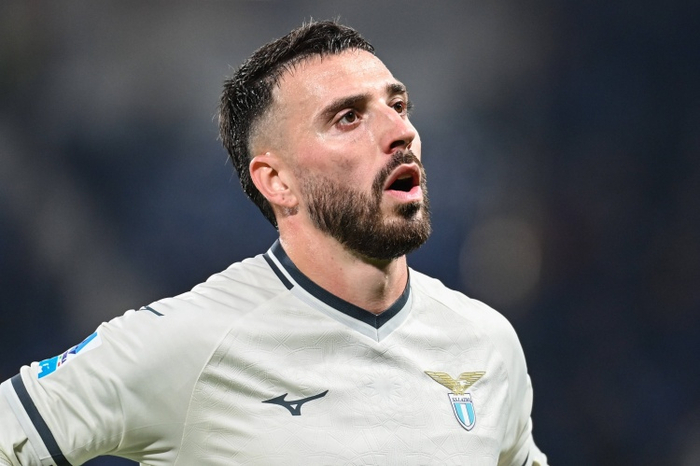 莱万或加盟米兰引热议，吉拉成引援目标