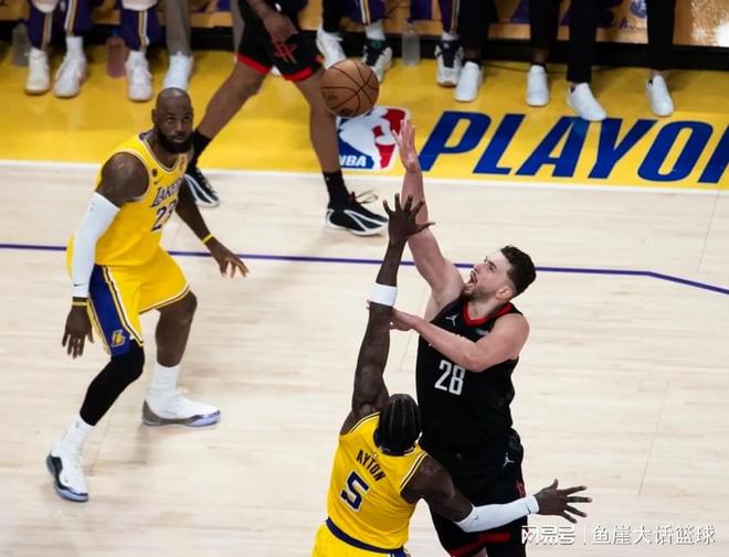 湖人主场力克火箭 詹姆斯19+8+13助球队逆转