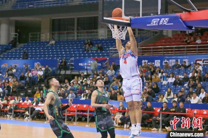首届CBA俱乐部杯赛青岛赛区落幕 新疆伊力特与北