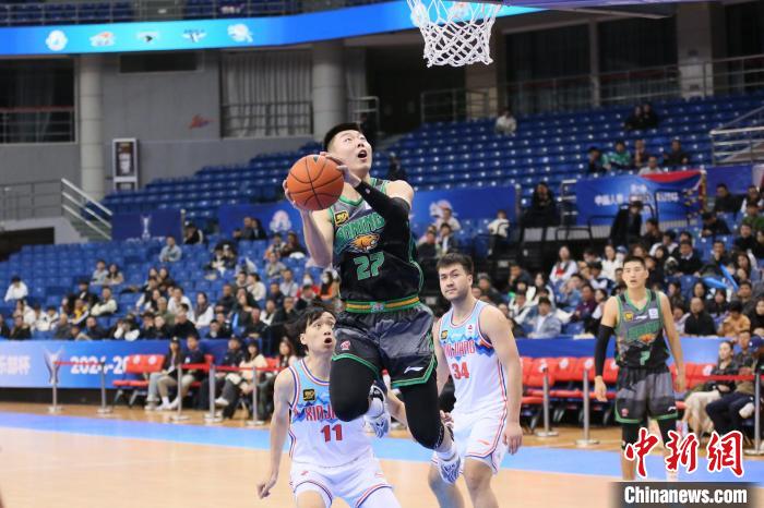 首届CBA俱乐部杯赛青岛赛区落幕 新疆伊力特与北